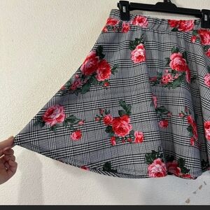 Charlotte Russe Red & Black A-Line Mini Skirt Fit & Flair Flowy & Flirty Bold!